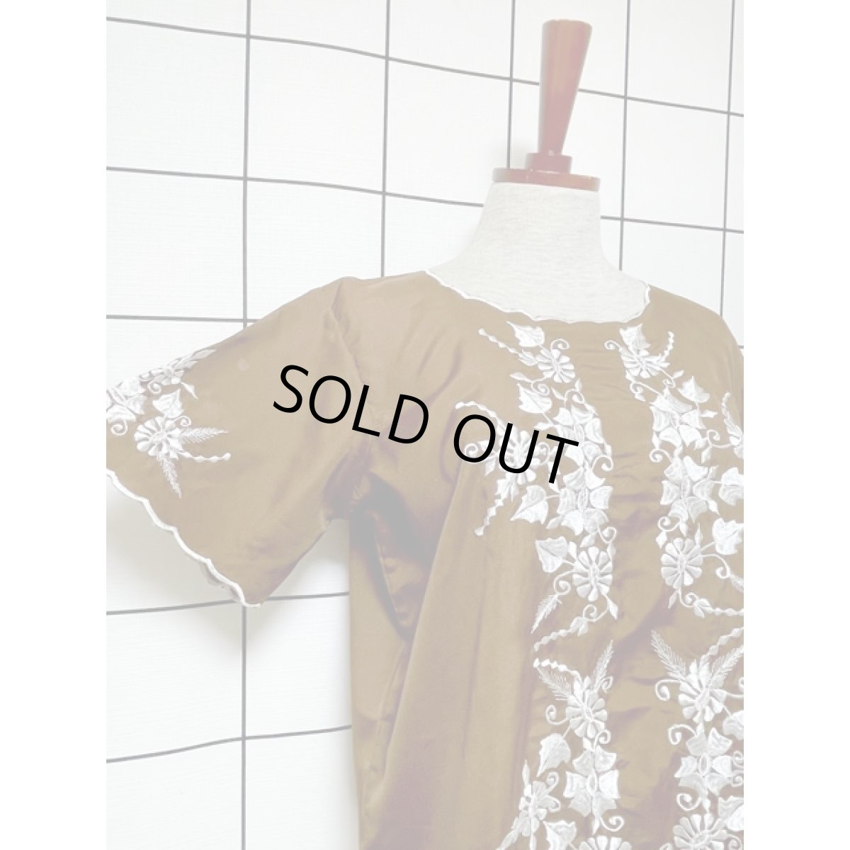 画像4: 見事なお花刺繍が素敵すぎる めずらしい刺繍デザイン レトロフォークロアなヴィンテージ刺繍ブラウス【5280】 (4)