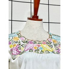 画像3: 花刺繍 ホワイト カラフルステッチ 半袖 フォークロア レトロ ヨーロッパ古着 ヴィンテージ刺繍ブラウス (3)