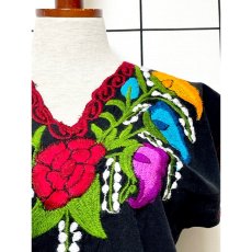 画像8: メキシカンお花刺繍 ブラック カラフルステッチ ノースリーブ フォークロア レトロ USA古着 ヴィンテージ刺繍トップス (8)