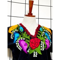 画像3: メキシカンお花刺繍 ブラック カラフルステッチ ノースリーブ フォークロア レトロ USA古着 ヴィンテージ刺繍トップス (3)