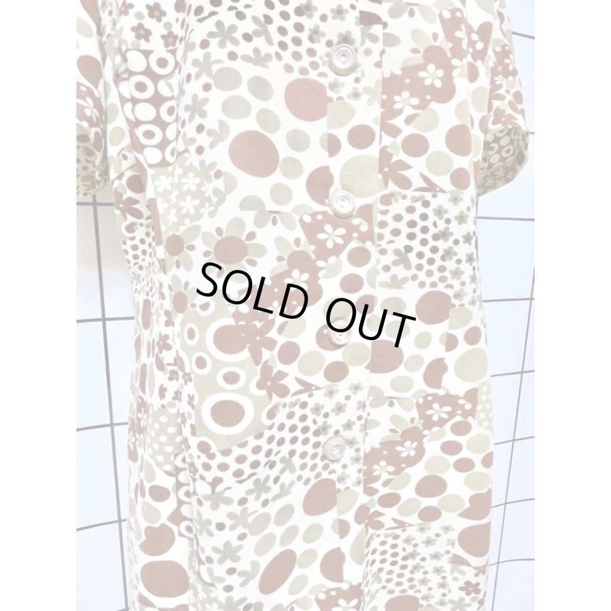 画像9: レトロポップ ドット柄 花柄 半袖 レトロ ヨーロッパ古着 ヴィンテージワンピース (9)