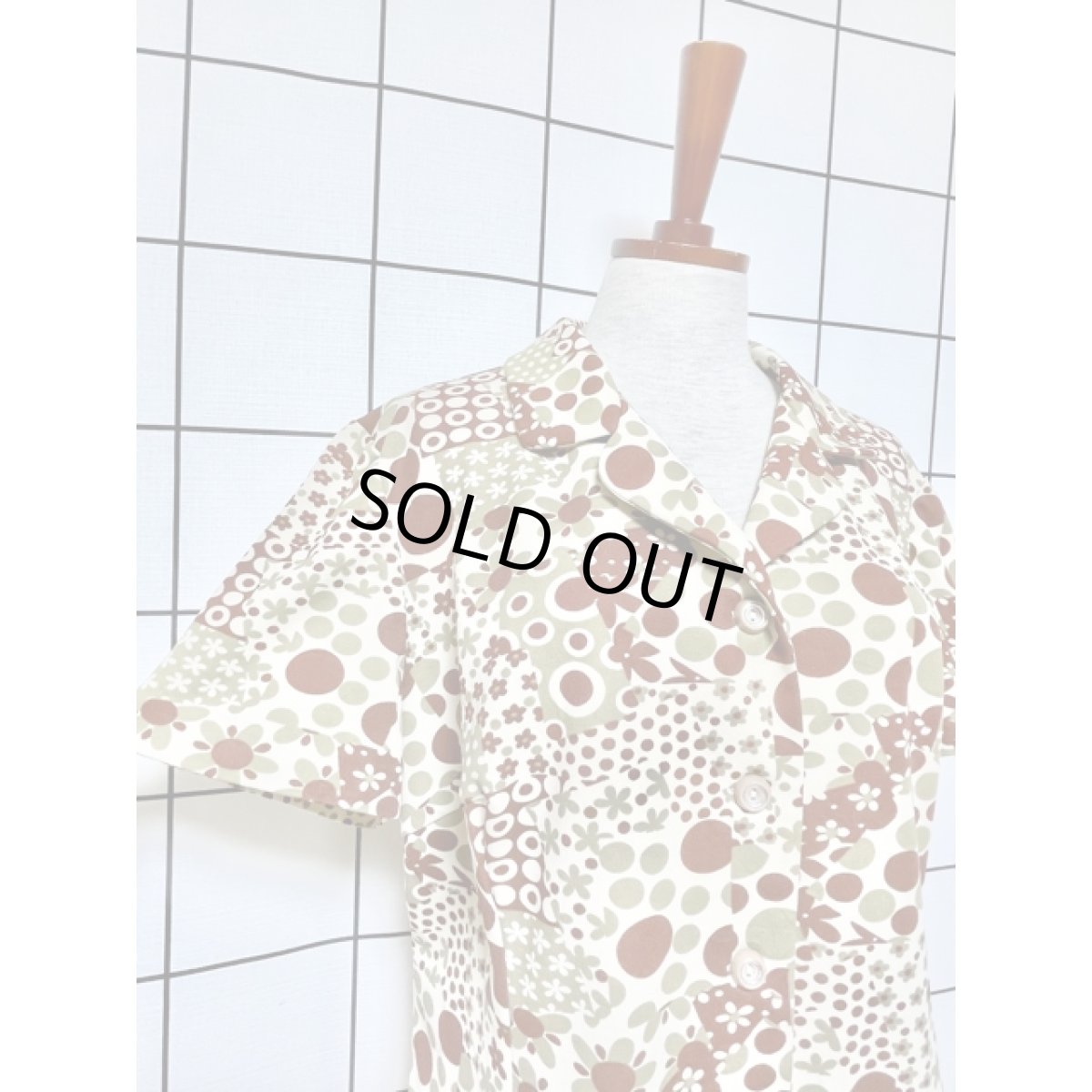 画像4: レトロポップ ドット柄 花柄 半袖 レトロ ヨーロッパ古着 ヴィンテージワンピース (4)