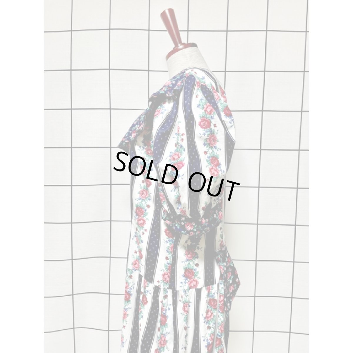 画像7: 大きな襟 リボン装飾 花柄 ストライプ柄 ホワイト ネイビー 半袖 レトロ USA古着 ヴィンテージオールインワン (7)