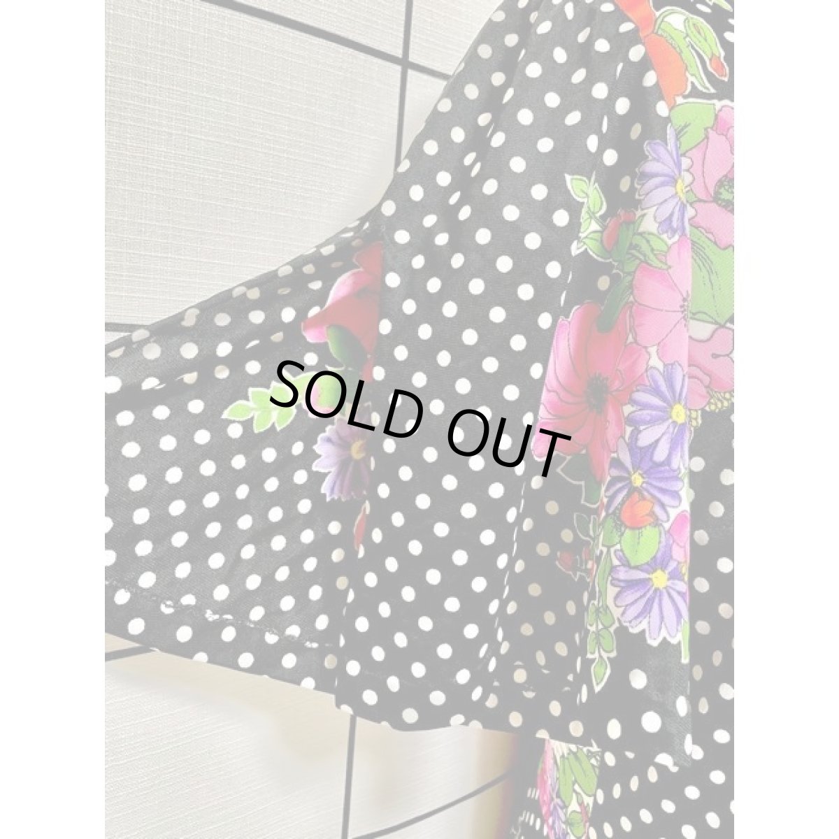 画像8: モノクロドット柄 花柄 70's フレア袖 レトロ 半袖 ヨーロッパ古着 ヴィンテージドレス (8)