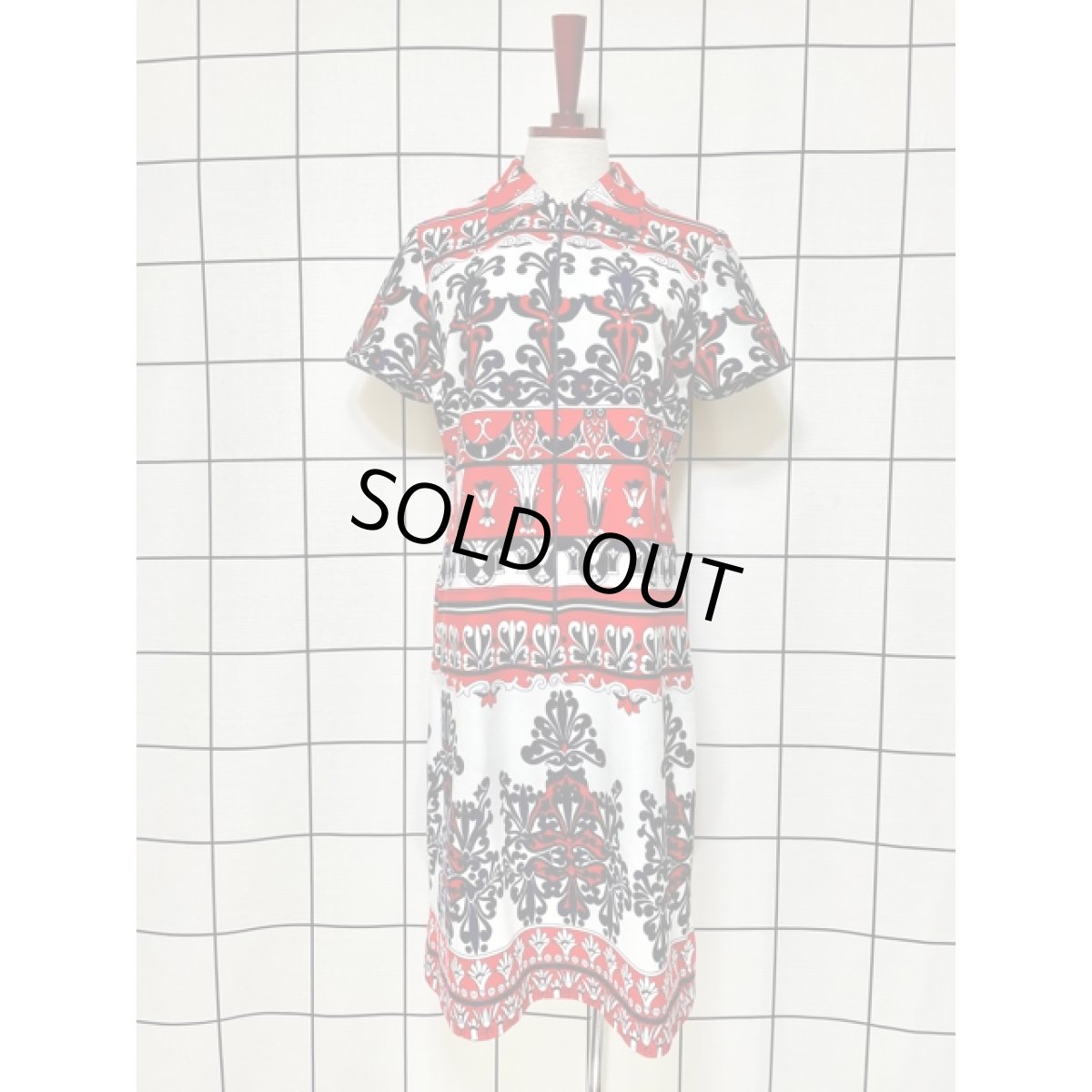 画像2: 70's オリエンタル調柄 ネイビー ホワイト レッド クラシカル 半袖 レトロ ヨーロッパ古着 ヴィンテージワンピース【5567】 (2)