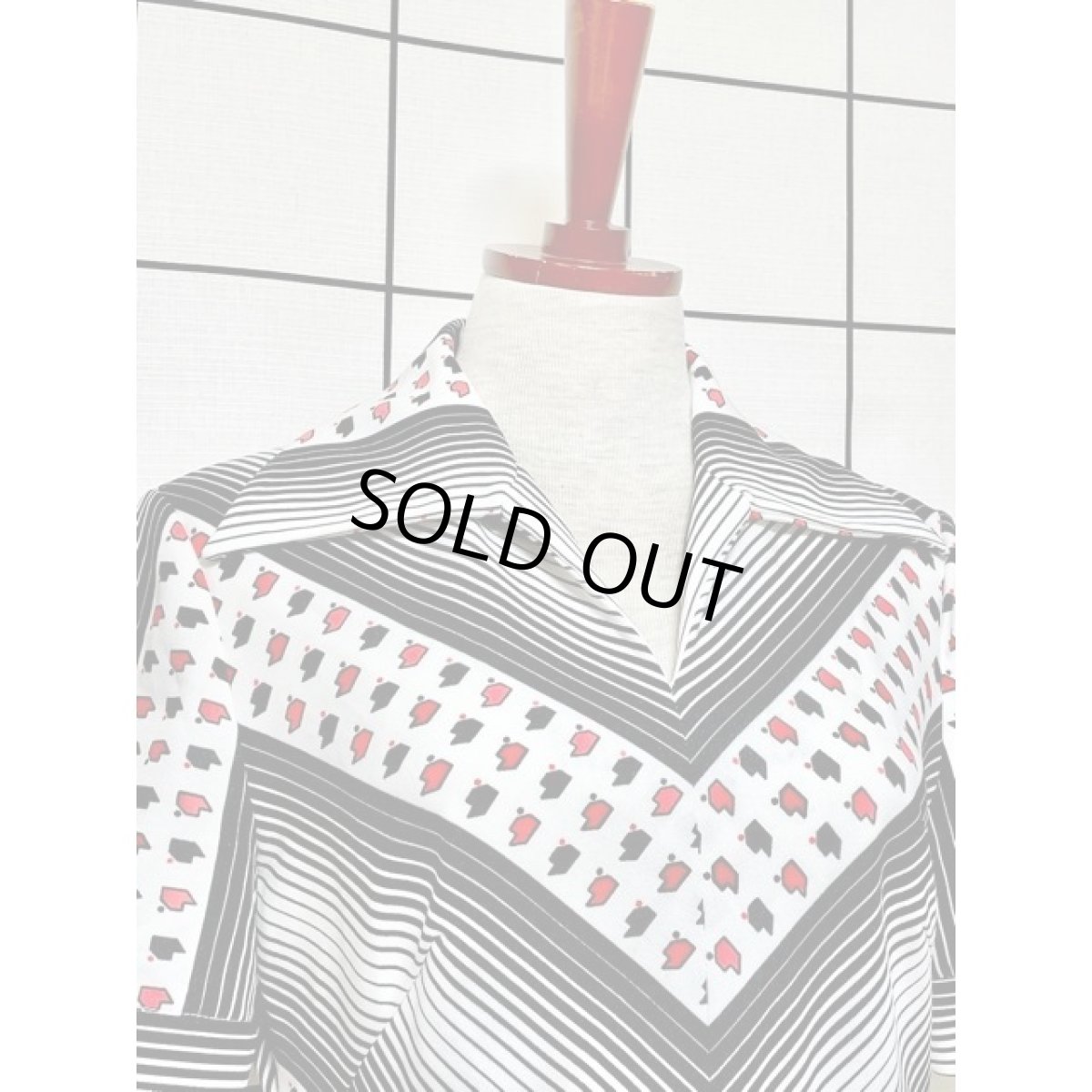 画像3: 斜めストライプ柄 70年代 モノクロ 半袖 レトロモダン ヨーロッパ古着 ヴィンテージワンピース (3)