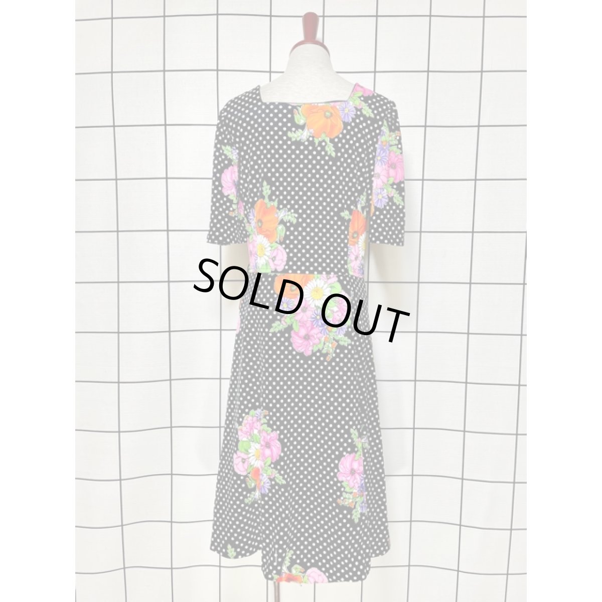 画像5: モノクロドット柄 花柄 70's フレア袖 レトロ 半袖 ヨーロッパ古着 ヴィンテージドレス (5)