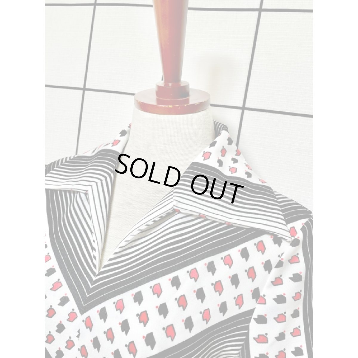 画像8: 斜めストライプ柄 70年代 モノクロ 半袖 レトロモダン ヨーロッパ古着 ヴィンテージワンピース (8)