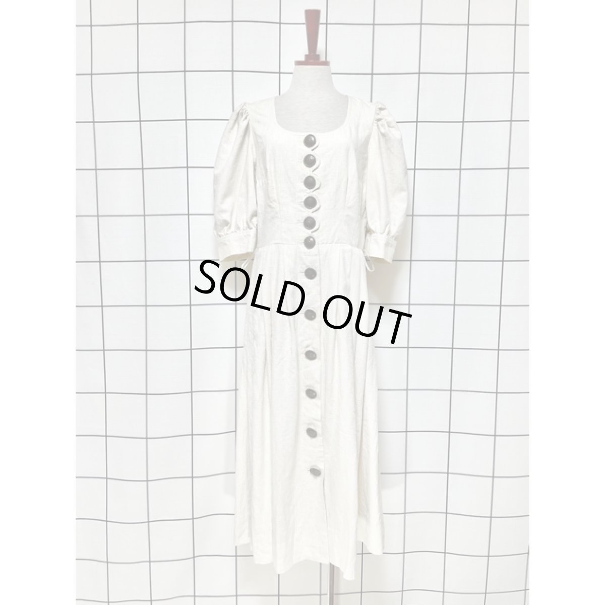 画像2: リネン ベージュ 無地 袖あり 前開き クラシカル ディアンドル チロルワンピース ドイツ民族衣装 舞台 演奏会 フォークダンス オクトーバーフェスト 【7229】 (2)