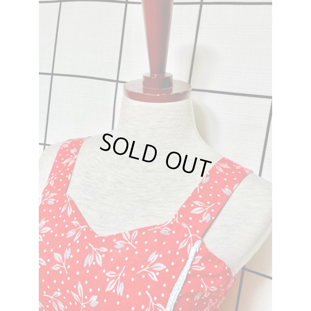 画像7: ドット柄 リーフ柄 テープ装飾 レッド ノースリーブ レトロ ガーリー ヨーロッパ古着 ヴィンテージワンピース (7)