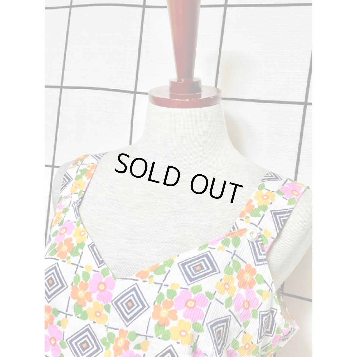 画像7: フランス古着 70's ポップ 花柄 幾何学調 ホワイト ノースリーブ レトロ ヨーロッパ古着 ヴィンテージワンピース (7)