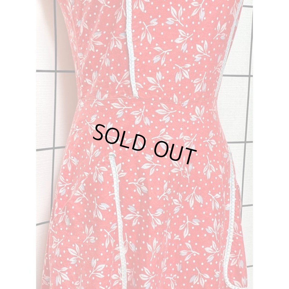 画像10: ドット柄 リーフ柄 テープ装飾 レッド ノースリーブ レトロ ガーリー ヨーロッパ古着 ヴィンテージワンピース (10)