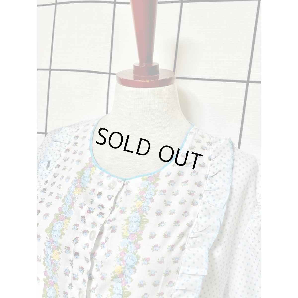 画像7: ヨーロッパ古着　爽やかなカラーリング!!　アンティークフラワー××ドット柄×フリル装飾♪　切り替えしデザイン★　ふんわり乙女ガーリーヴィンテージドレス (7)