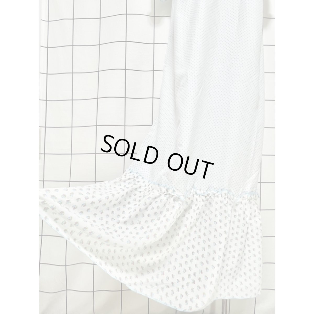 画像10: ヨーロッパ古着　爽やかなカラーリング!!　アンティークフラワー××ドット柄×フリル装飾♪　切り替えしデザイン★　ふんわり乙女ガーリーヴィンテージドレス (10)