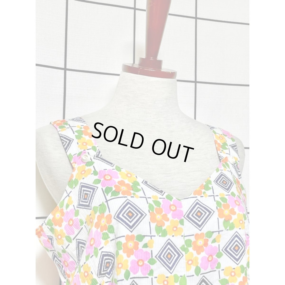 画像3: フランス古着 70's ポップ 花柄 幾何学調 ホワイト ノースリーブ レトロ ヨーロッパ古着 ヴィンテージワンピース (3)