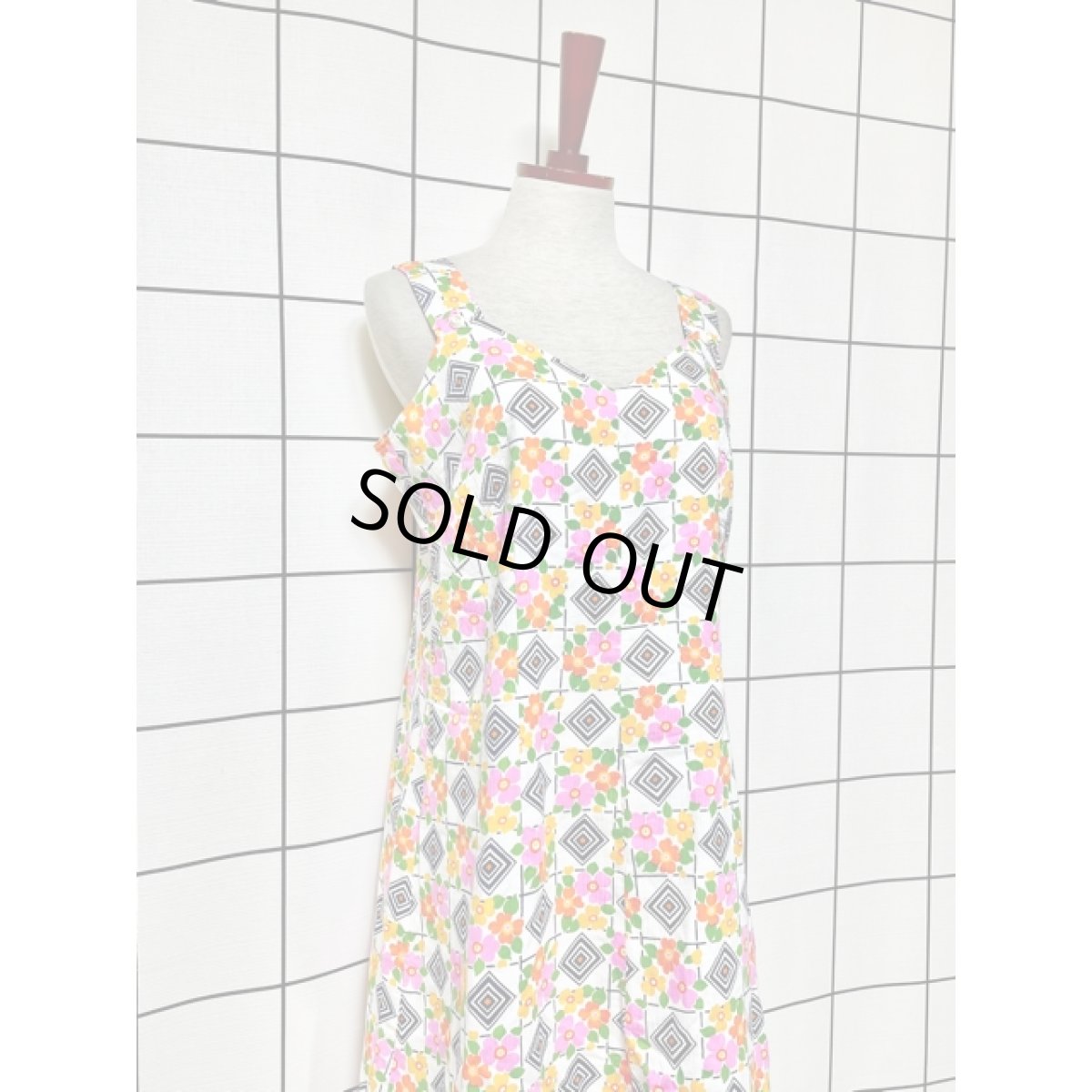 画像6: フランス古着 70's ポップ 花柄 幾何学調 ホワイト ノースリーブ レトロ ヨーロッパ古着 ヴィンテージワンピース (6)