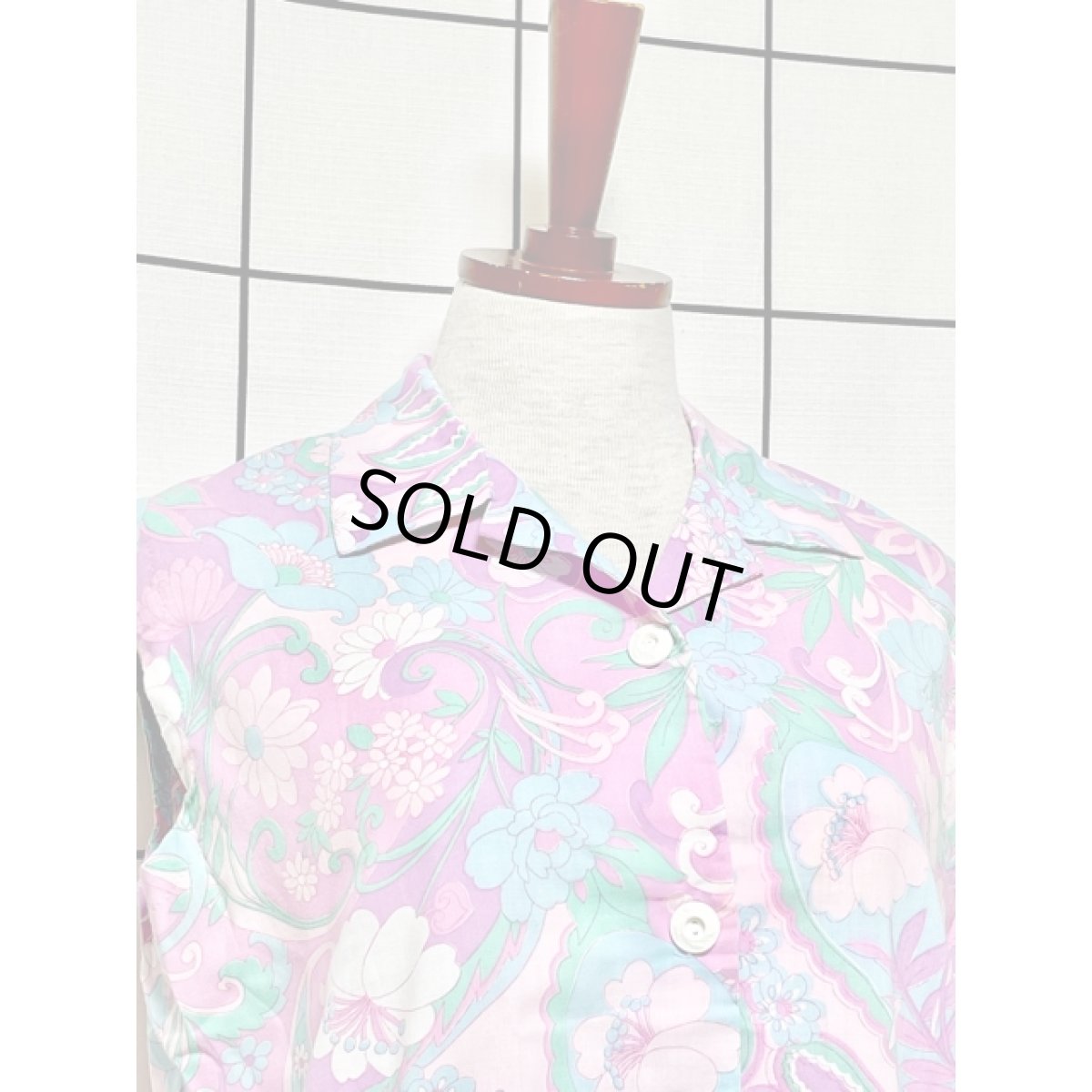 画像3: 花柄 淡いカラーリング ポップ ノースリーブ ふんわり 昭和レトロ 国産古着 レトロワンピース【4512】 (3)