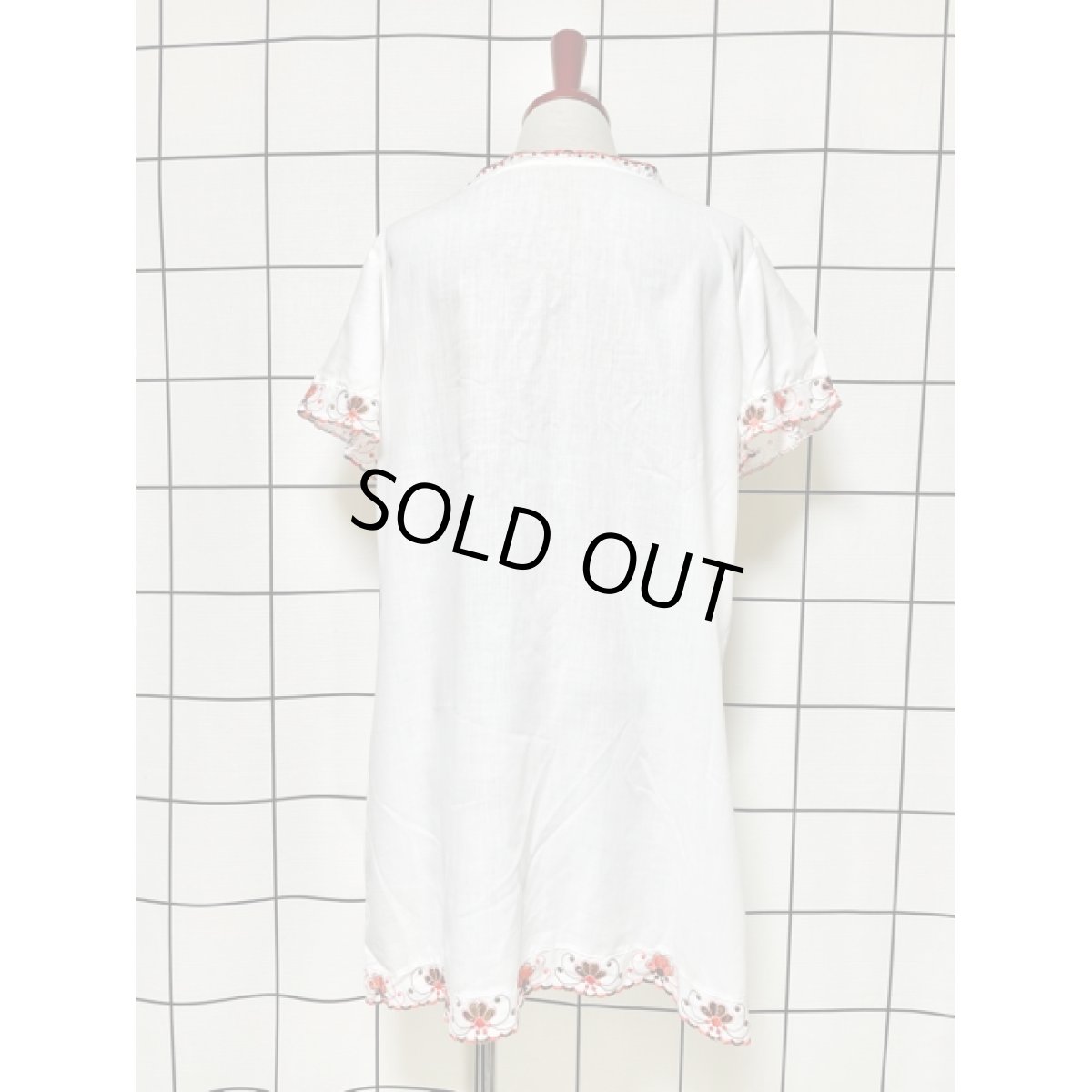 画像5: お花刺繍 ホワイト ふんわり フォークロア 半袖 レトロ ガーリー ヨーロッパ古着 ヴィンテージワンピース【6452】 (5)