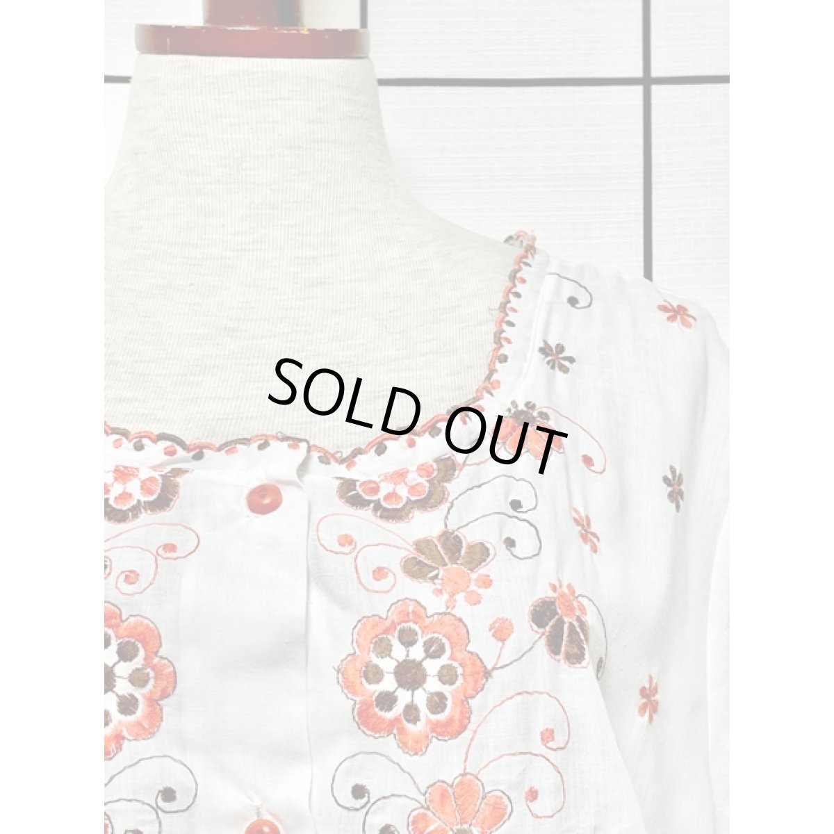 画像8: お花刺繍 ホワイト ふんわり フォークロア 半袖 レトロ ガーリー ヨーロッパ古着 ヴィンテージワンピース【6452】 (8)