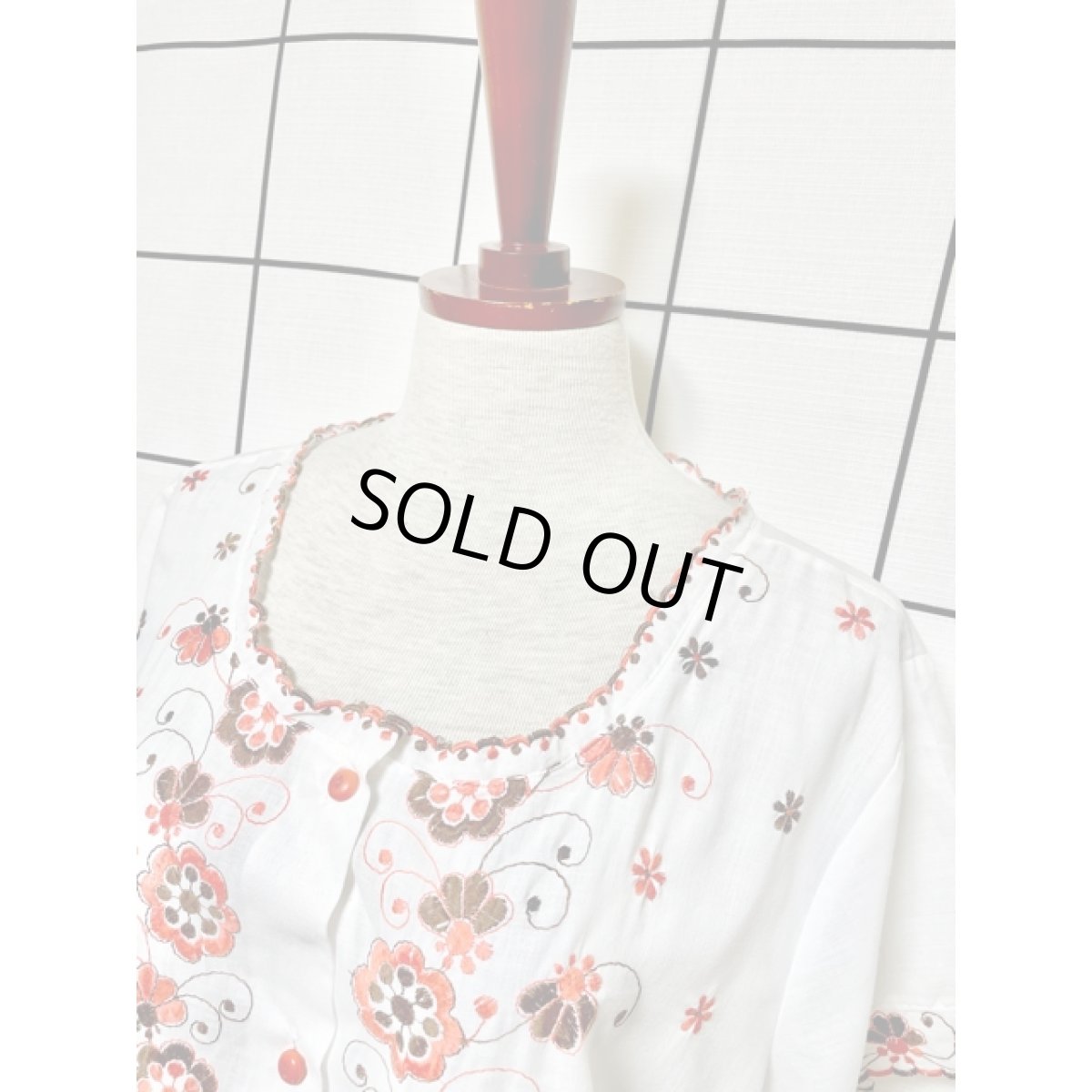 画像7: お花刺繍 ホワイト ふんわり フォークロア 半袖 レトロ ガーリー ヨーロッパ古着 ヴィンテージワンピース【6452】 (7)