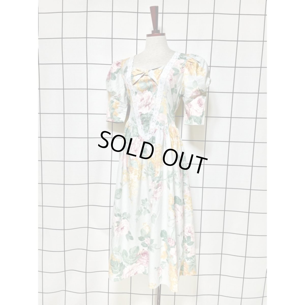 画像2: アンティークフラワー柄 レース装飾 胸元リボンモチーフ グリーン クラシカル ガーリー 半袖 レトロ USA古着 ヴィンテージドレス【5729】 (2)