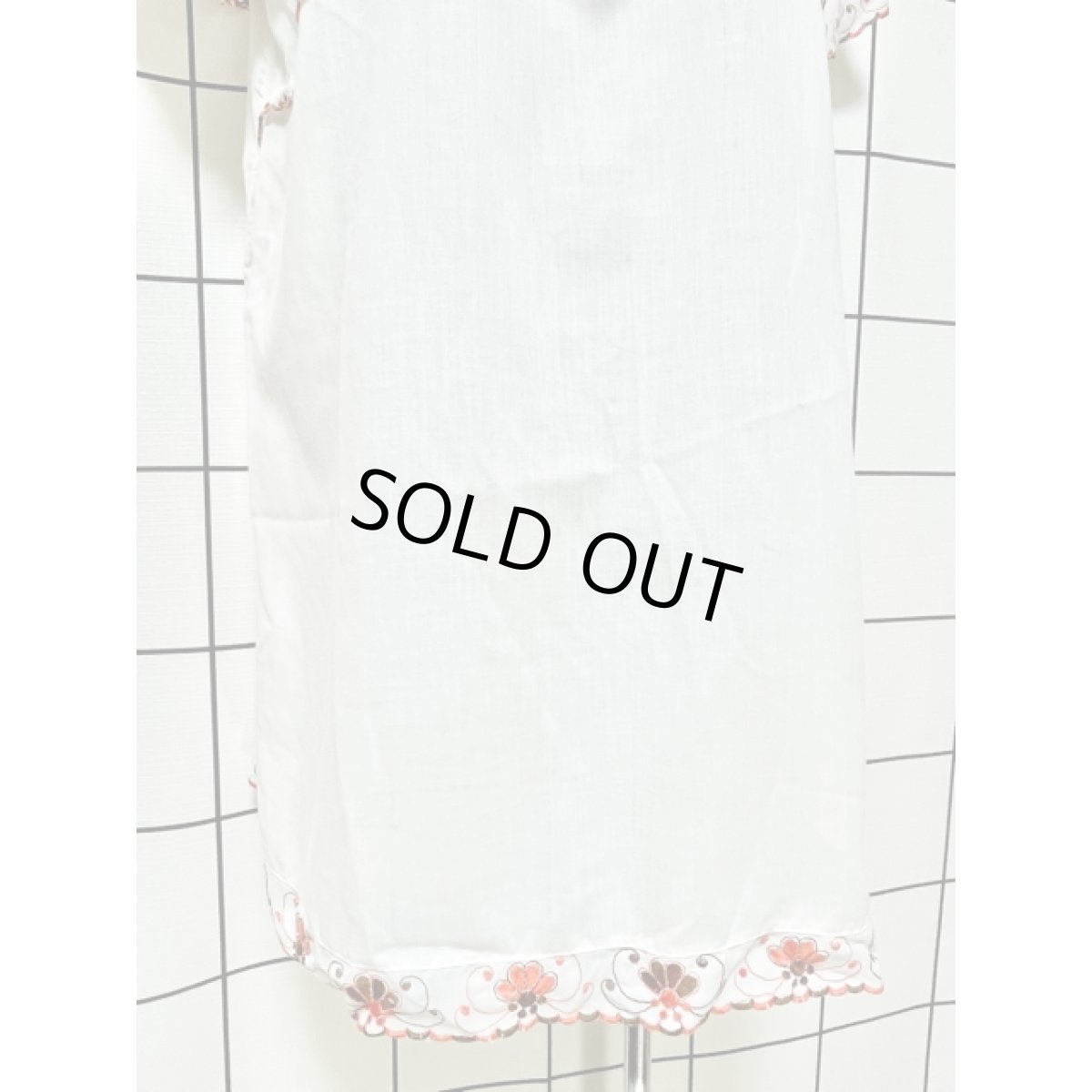 画像11: お花刺繍 ホワイト ふんわり フォークロア 半袖 レトロ ガーリー ヨーロッパ古着 ヴィンテージワンピース【6452】 (11)