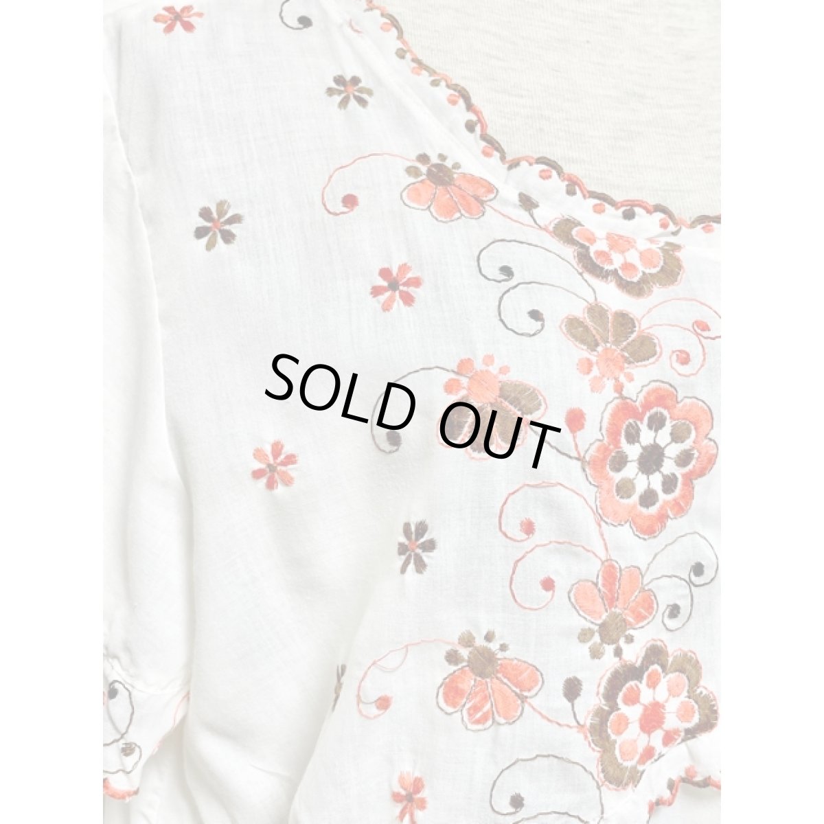 画像10: お花刺繍 ホワイト ふんわり フォークロア 半袖 レトロ ガーリー ヨーロッパ古着 ヴィンテージワンピース【6452】 (10)