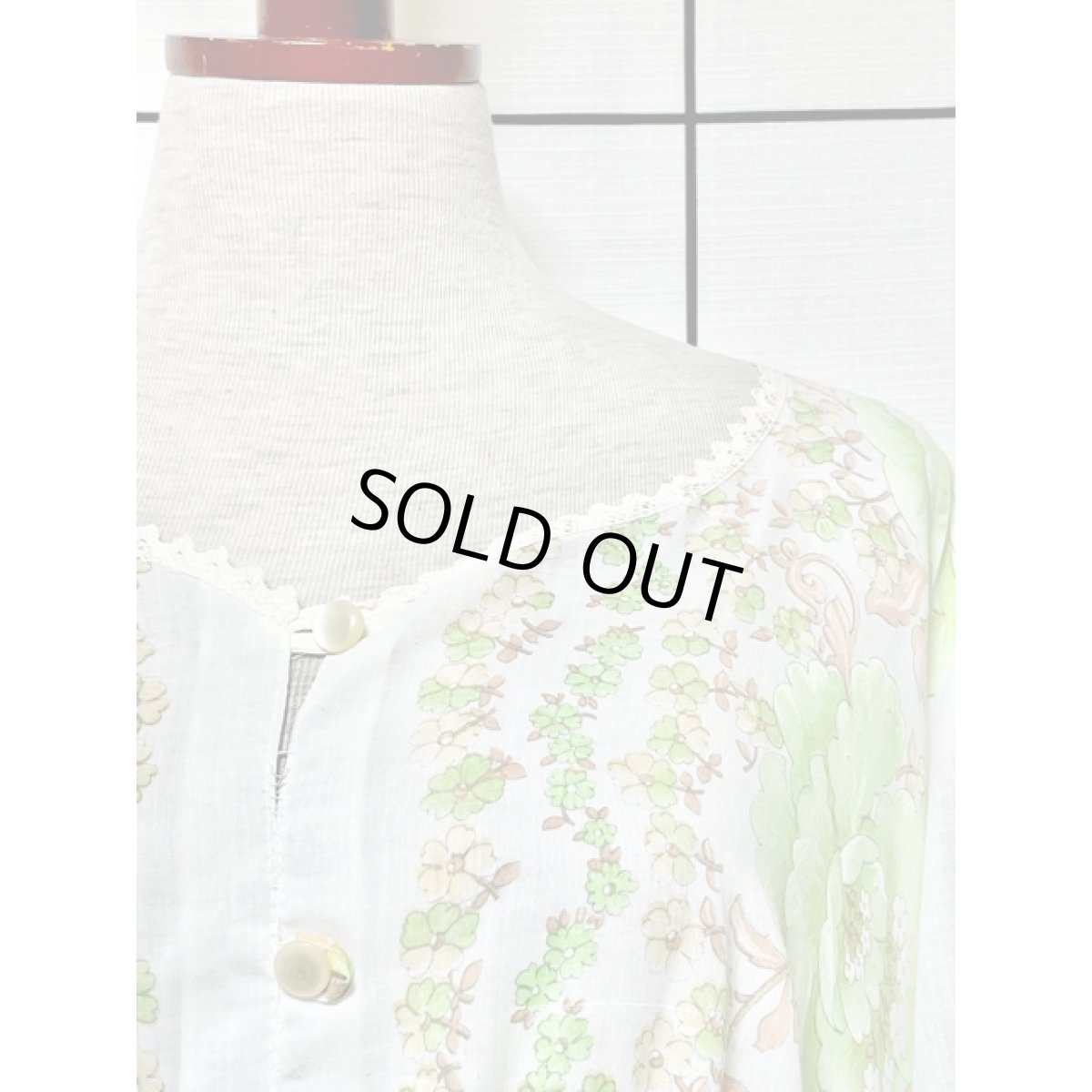 画像8: ヨーロッパ古着　可愛らしいフラワー柄×レース装飾♪　ふんわり乙女ガーリーヴィンテージワンピース (8)