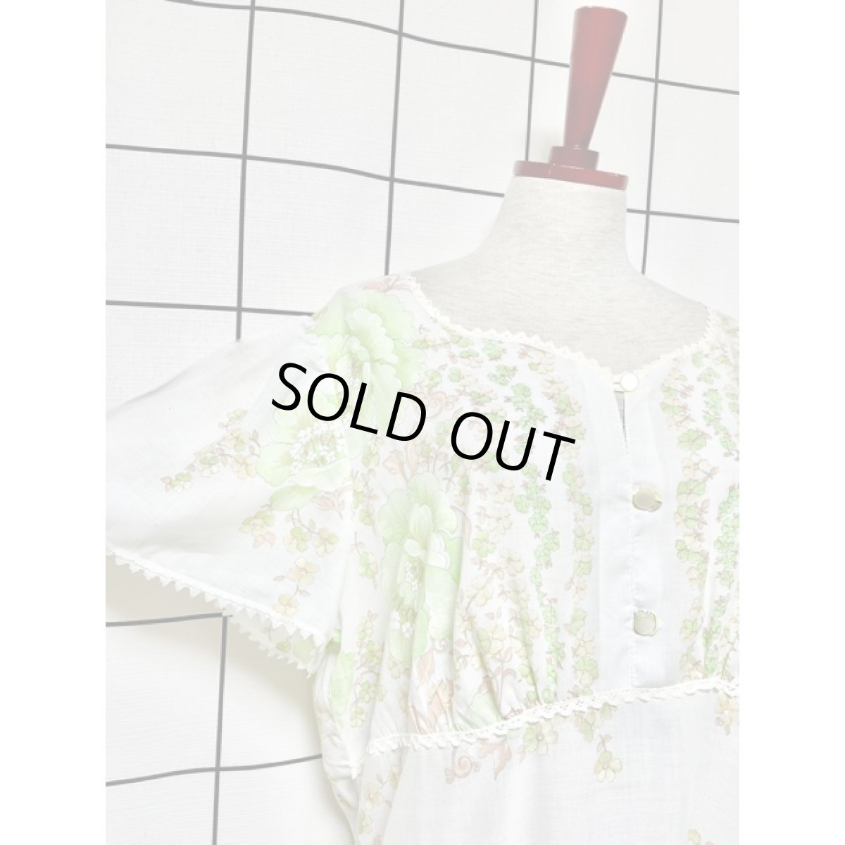 画像4: ヨーロッパ古着　可愛らしいフラワー柄×レース装飾♪　ふんわり乙女ガーリーヴィンテージワンピース (4)