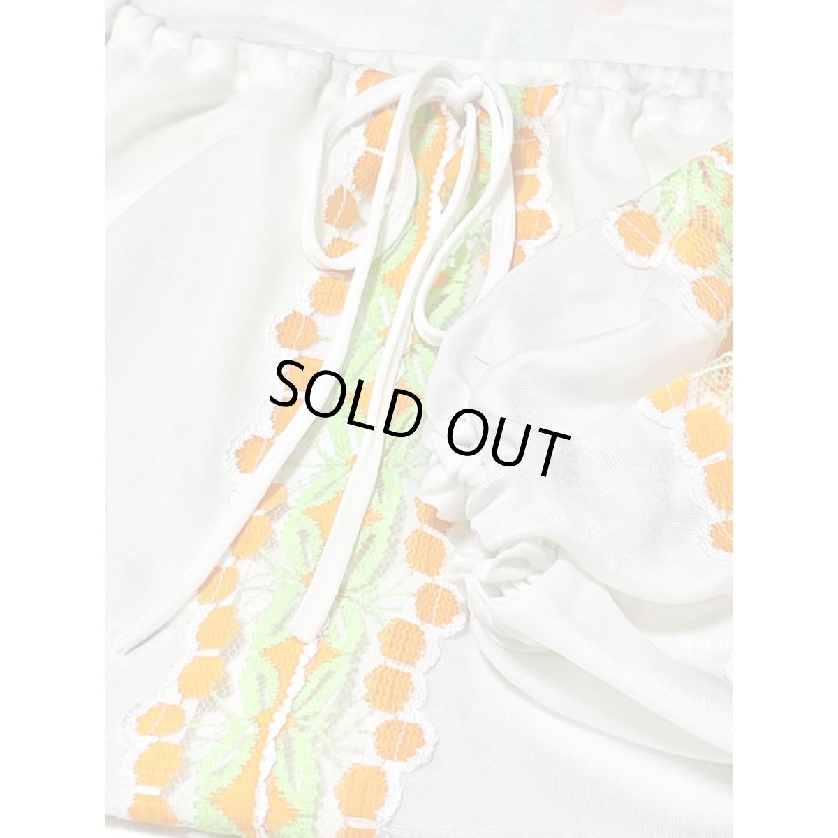 画像12: 透け感のあるレース装飾 首元リボン ホワイト ヨーロッパ古着 ヴィンテージブラウス (12)