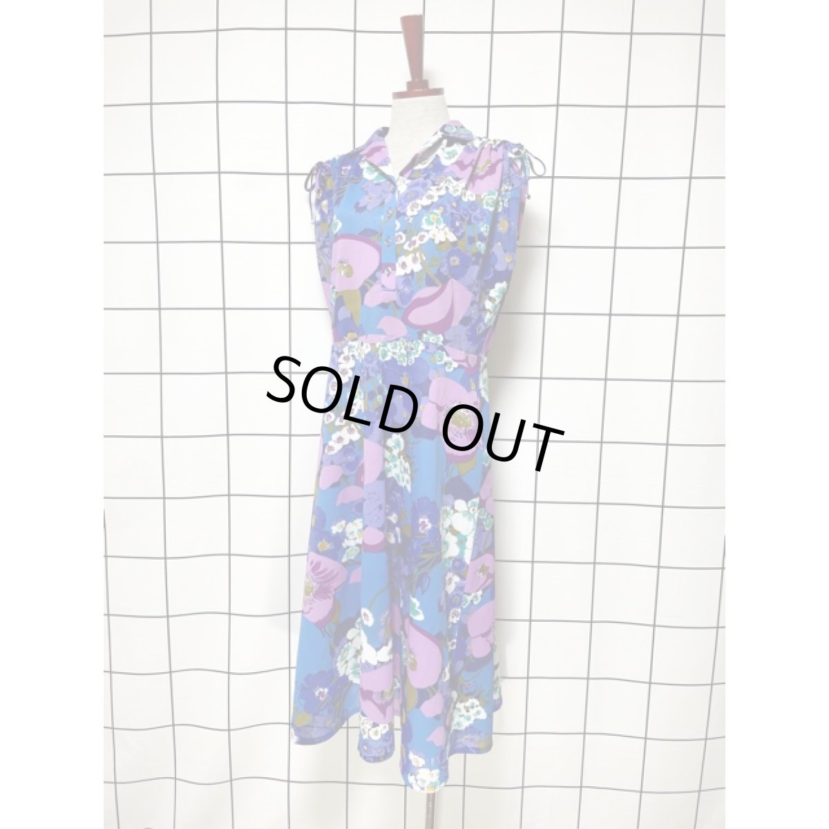 画像2: フランス古着 花柄 フレンチスリーブ ブルー パープル 両肩リボン結び 大人可愛い レトロ ヨーロッパ古着 ヴィンテージワンピース (2)