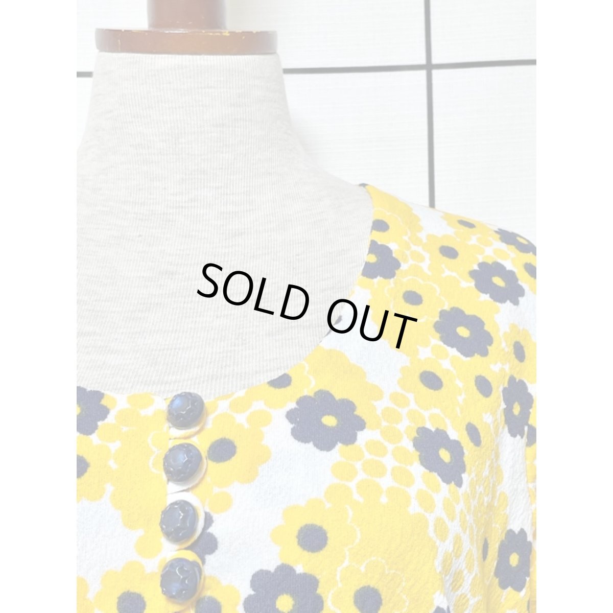 画像7: フランス古着 レトロポップ 60's TALONジッパー 花柄 ドット柄 フレア袖 ヨーロッパ古着 ヴィンテージワンピース (7)