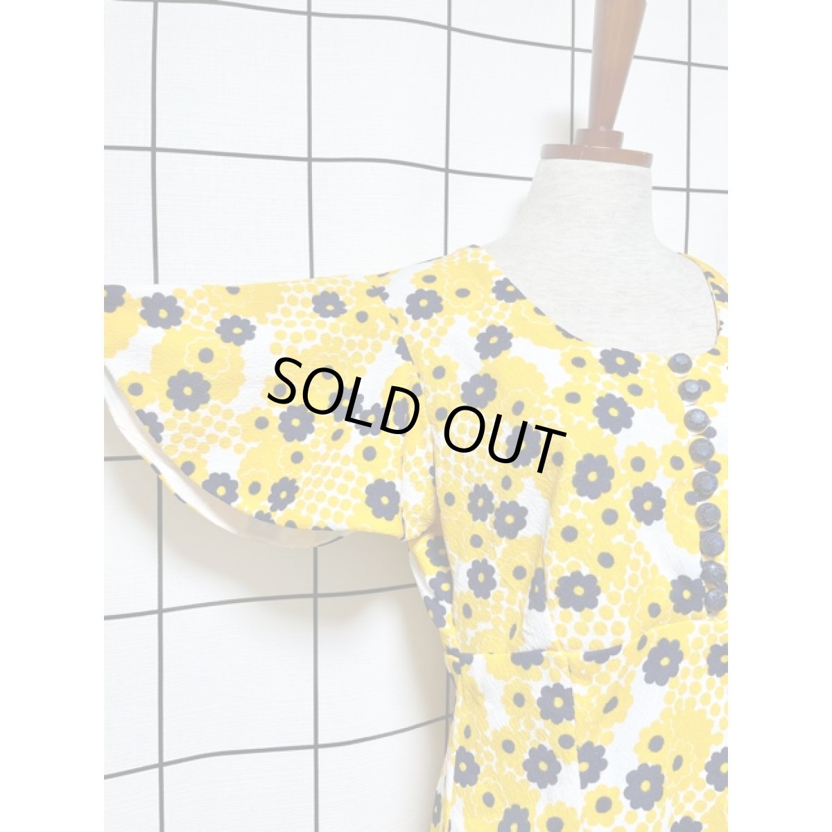 画像4: フランス古着 レトロポップ 60's TALONジッパー 花柄 ドット柄 フレア袖 ヨーロッパ古着 ヴィンテージワンピース (4)