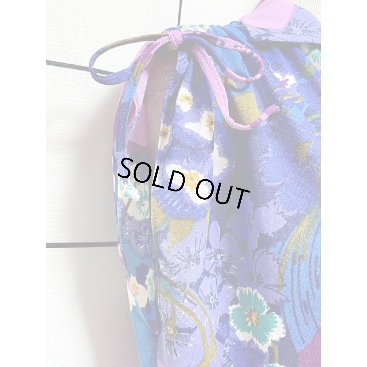 画像4: フランス古着 花柄 フレンチスリーブ ブルー パープル 両肩リボン結び 大人可愛い レトロ ヨーロッパ古着 ヴィンテージワンピース (4)