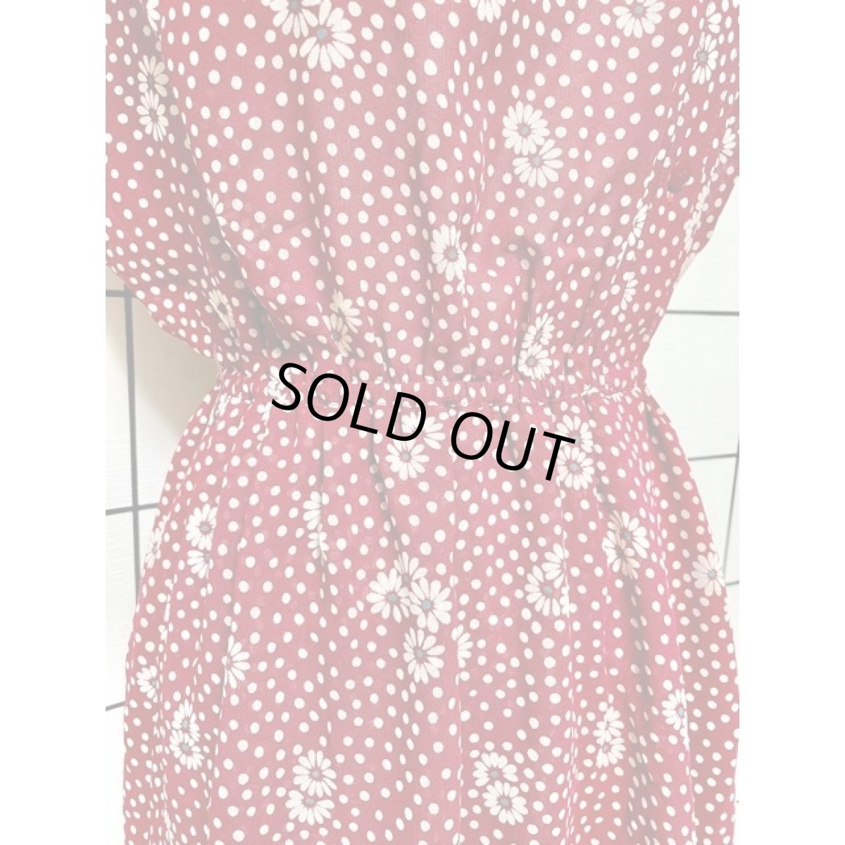 画像10: ドット柄 花柄 フレンチスリーブ 首元リボン ウエストゴム 70's レトロ レディース 昭和レトロ 国産古着 レトロワンピース【7912】 (10)