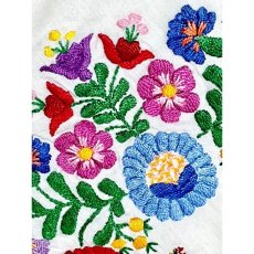 画像15: 花刺繍 ホワイト カラフルステッチ ヨーロッパ古着 半袖 ヴィンテージスモックブラウス (15)