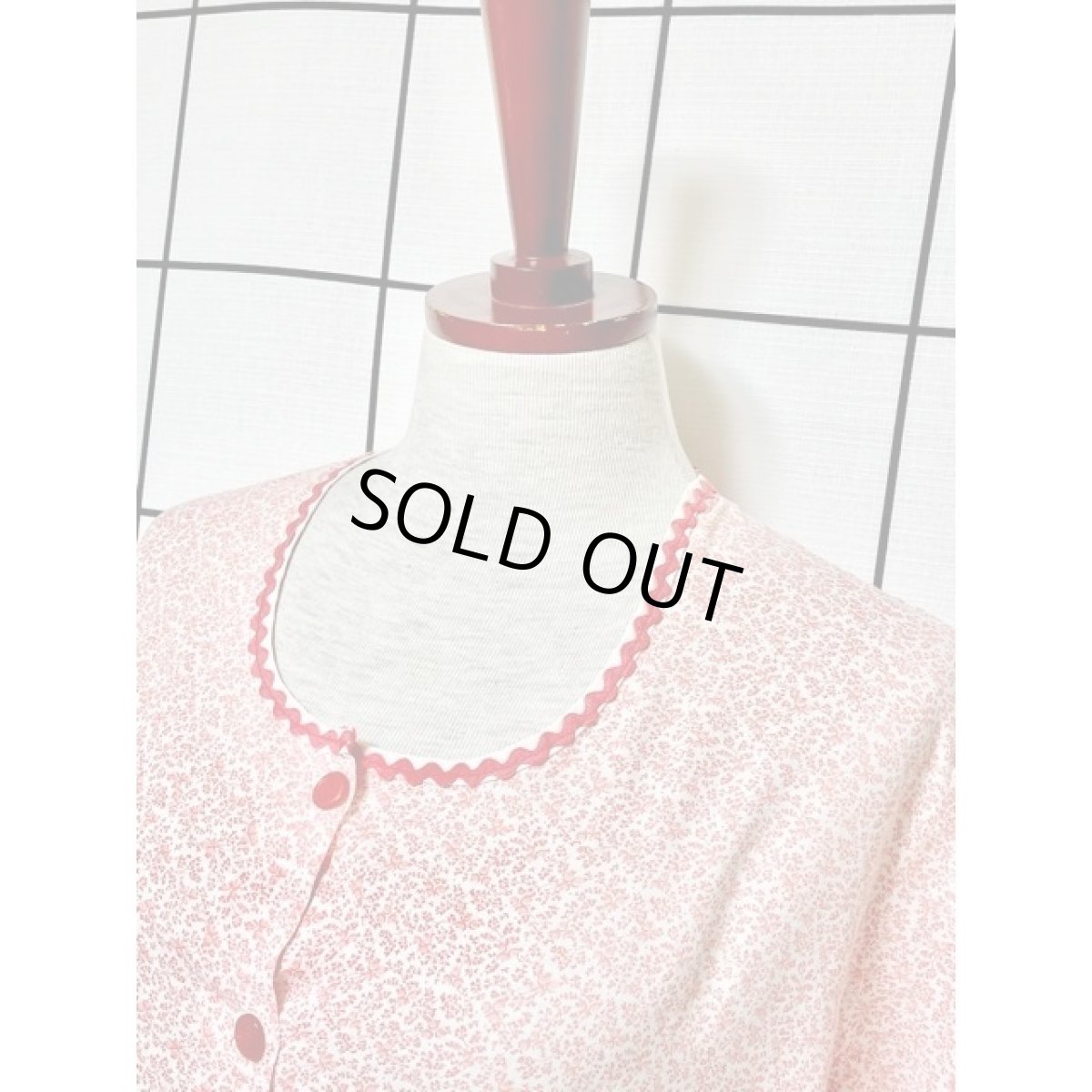 画像8: 小花柄 ナミナミテープ フレア袖 バックウエストリボン レッド ホワイト 半袖 レトロ ヨーロッパ古着 ヴィンテージロングドレス【7919】 (8)