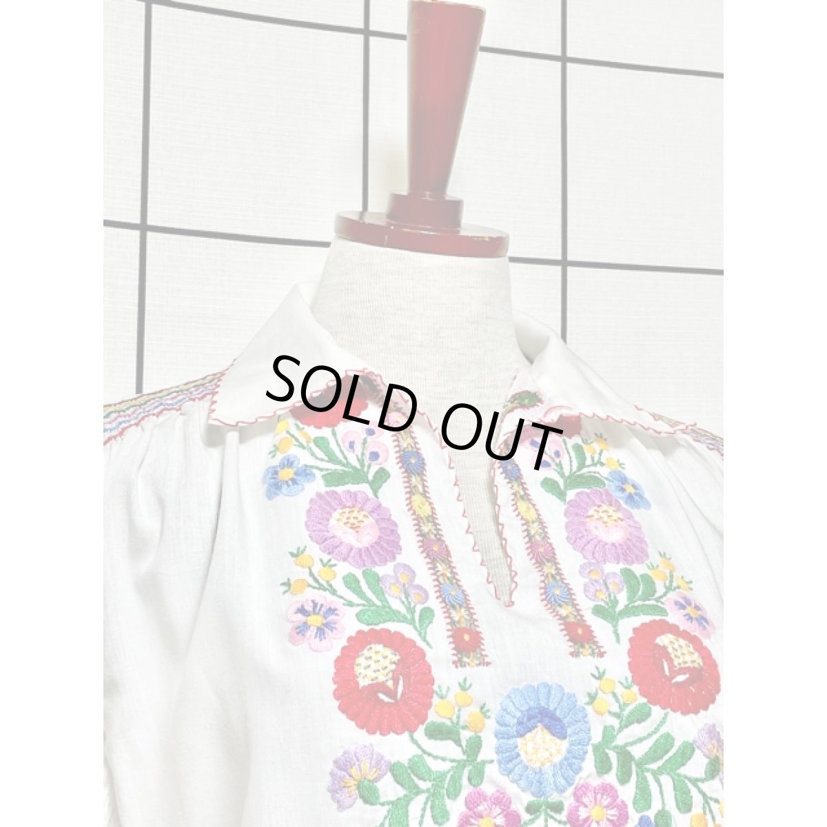 画像3: 花刺繍 ホワイト カラフルステッチ ヨーロッパ古着 半袖 ヴィンテージスモックブラウス (3)