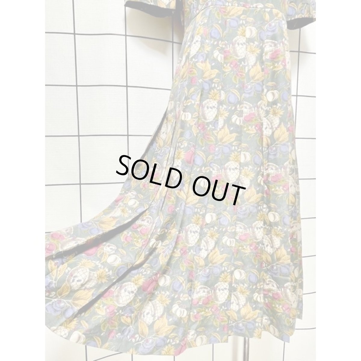 画像12: レナウン 木の実柄 プリーツ 半袖 昭和レトロ 国産古着 レトロワンピース【7920】 (12)