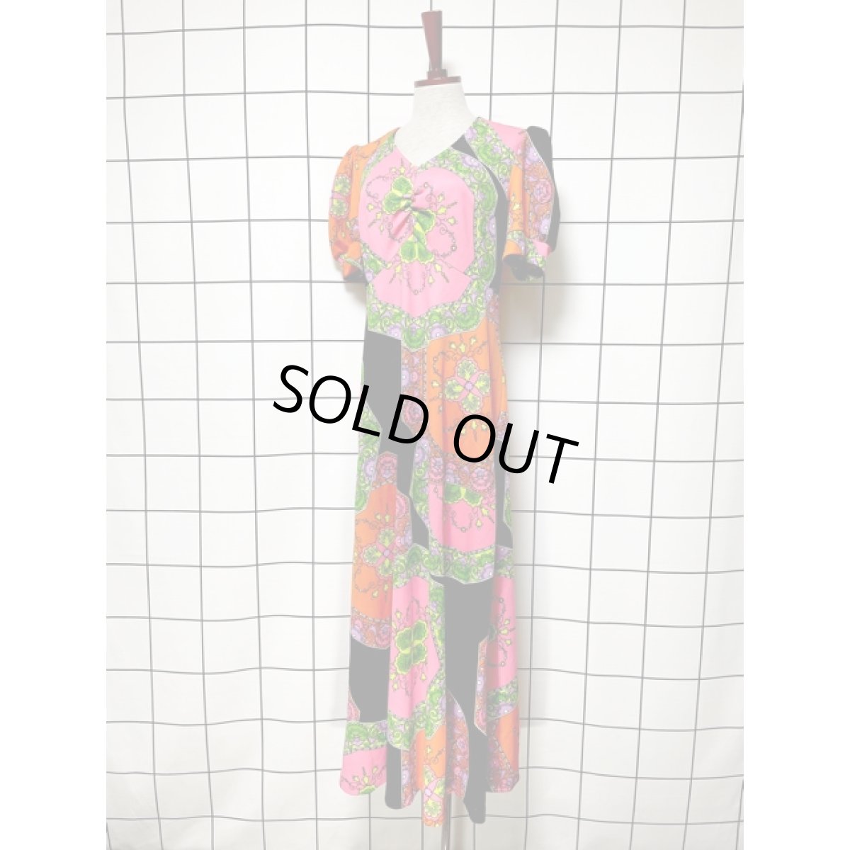 画像2: レトロサイケ 花柄 ロング 半袖  USA古着 ヴィンテージドレス【V7973】 (2)