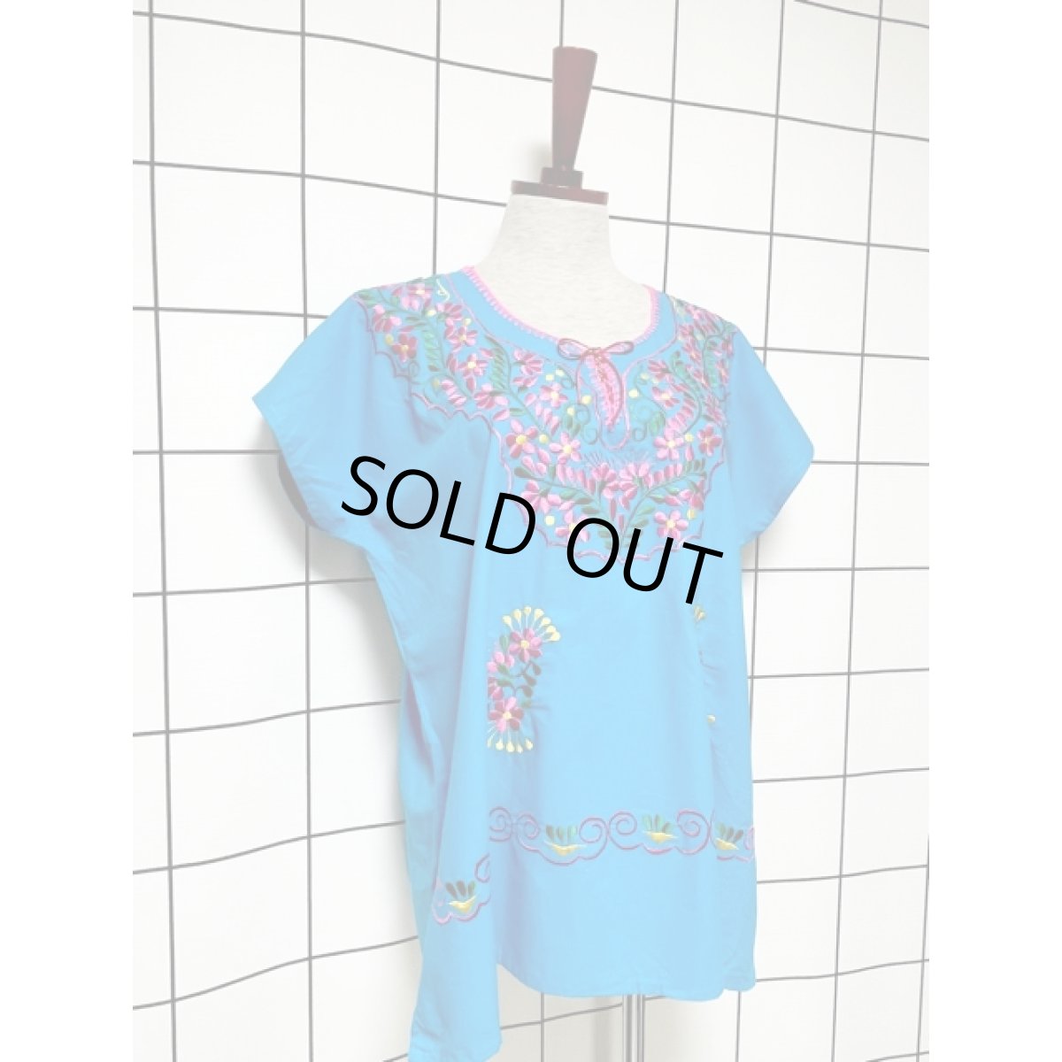 画像6: メキシカン花刺繍 首元リボン 半袖 フォークロア レトロ USA古着 シャツ ヴィンテージ刺繍ブラウス【7975】 (6)