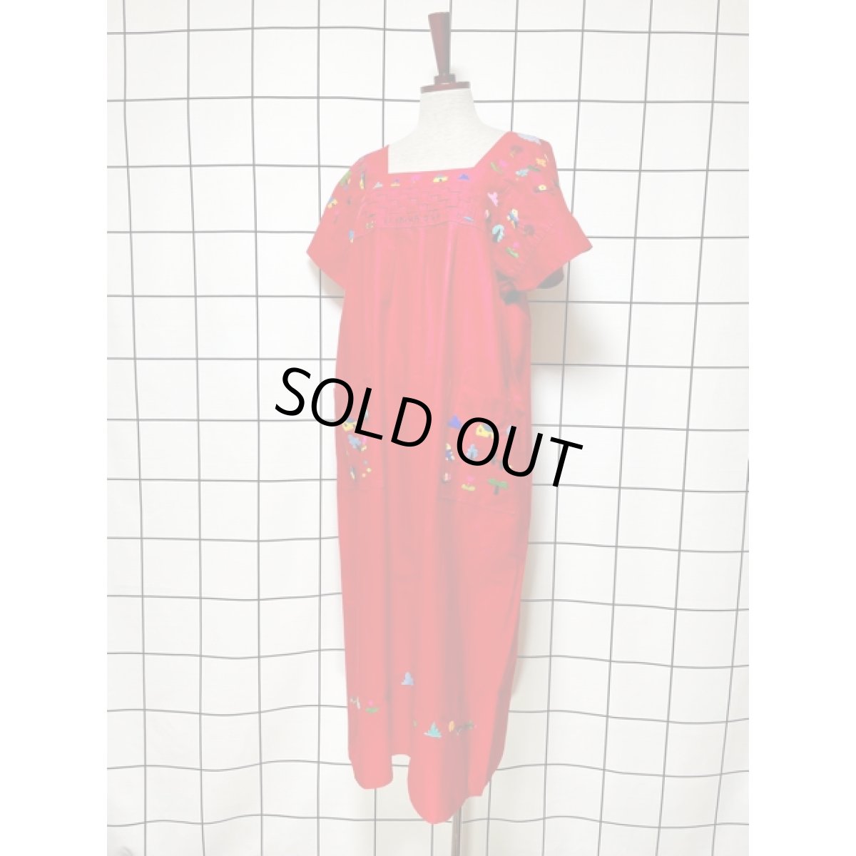 画像2: 可愛らしいマルチ刺繍 レッド 赤 ふんわり 半袖 レトロ USA古着 ヴィンテージ刺繍ドレス (2)