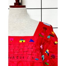 画像9: 可愛らしいマルチ刺繍 レッド 赤 ふんわり 半袖 レトロ USA古着 ヴィンテージ刺繍ドレス【7979】 (9)