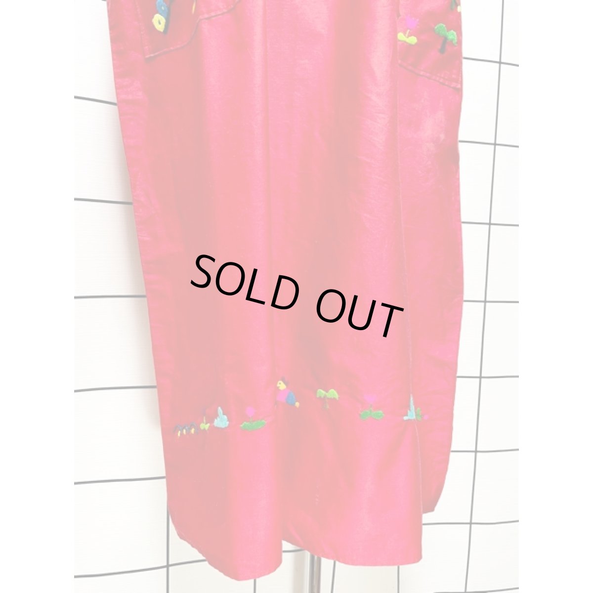 画像14: 可愛らしいマルチ刺繍 レッド 赤 ふんわり 半袖 レトロ USA古着 ヴィンテージ刺繍ドレス (14)