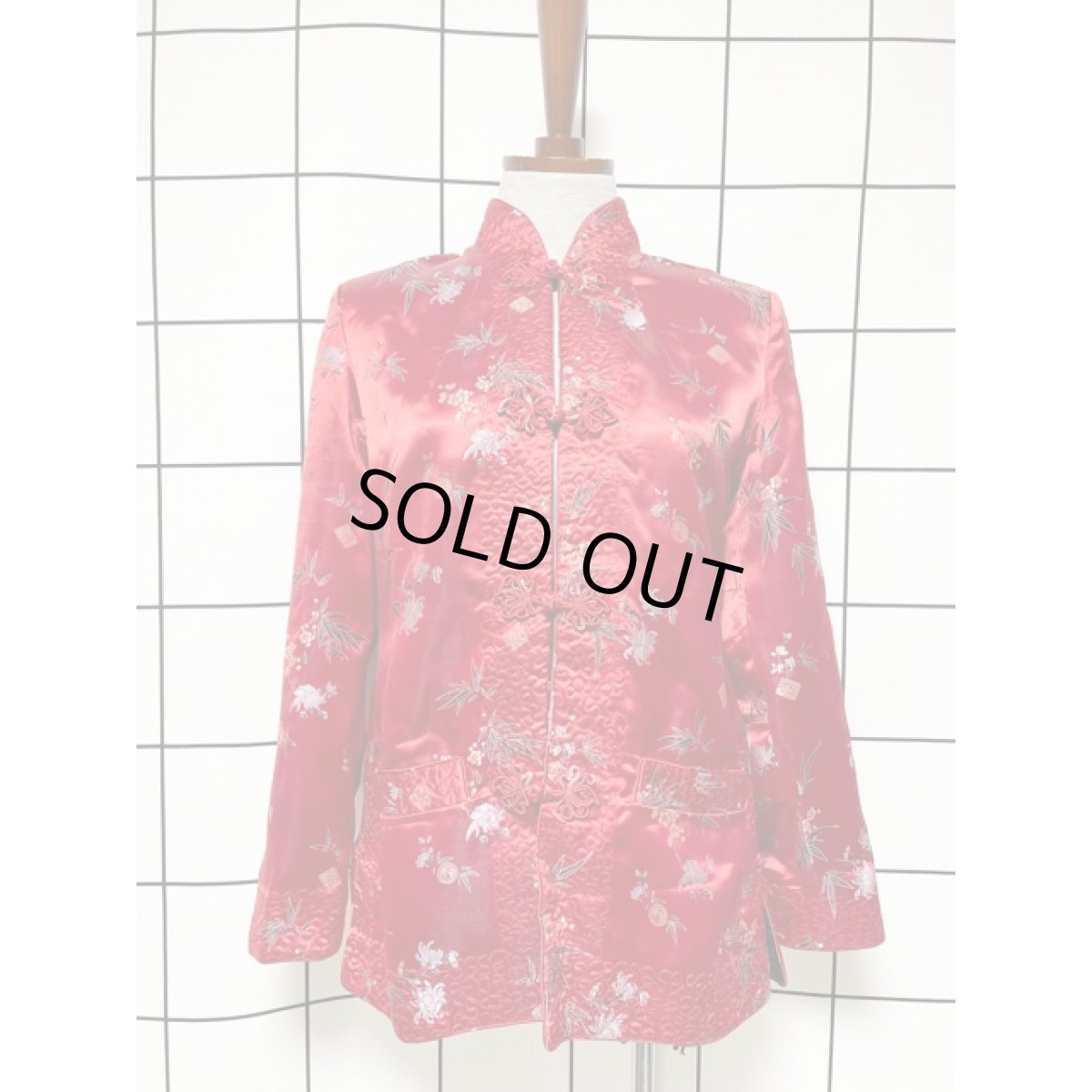 画像2: チャイナボタン 花柄 レッド ポケット付 レトロ レディース 古着 長袖 シャツ ヴィンテージチャイナブラウス (2)