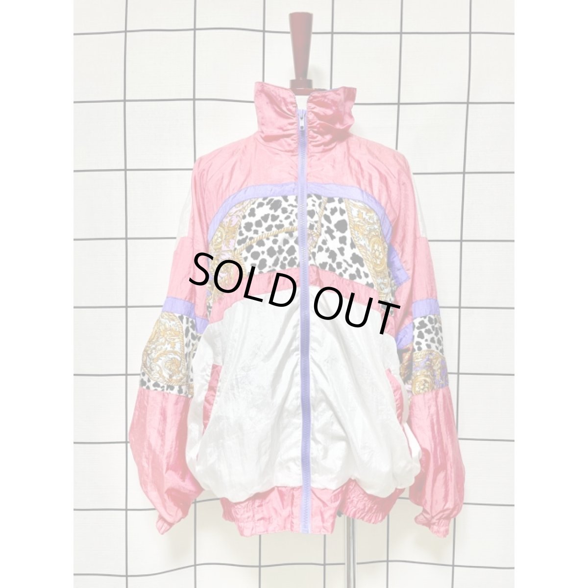 画像9: スカーフ柄 ピンク ホワイト パープル ジップアップ USA古着 ブルゾン ジャンパー ヴィンテージナイロンジャケット (9)