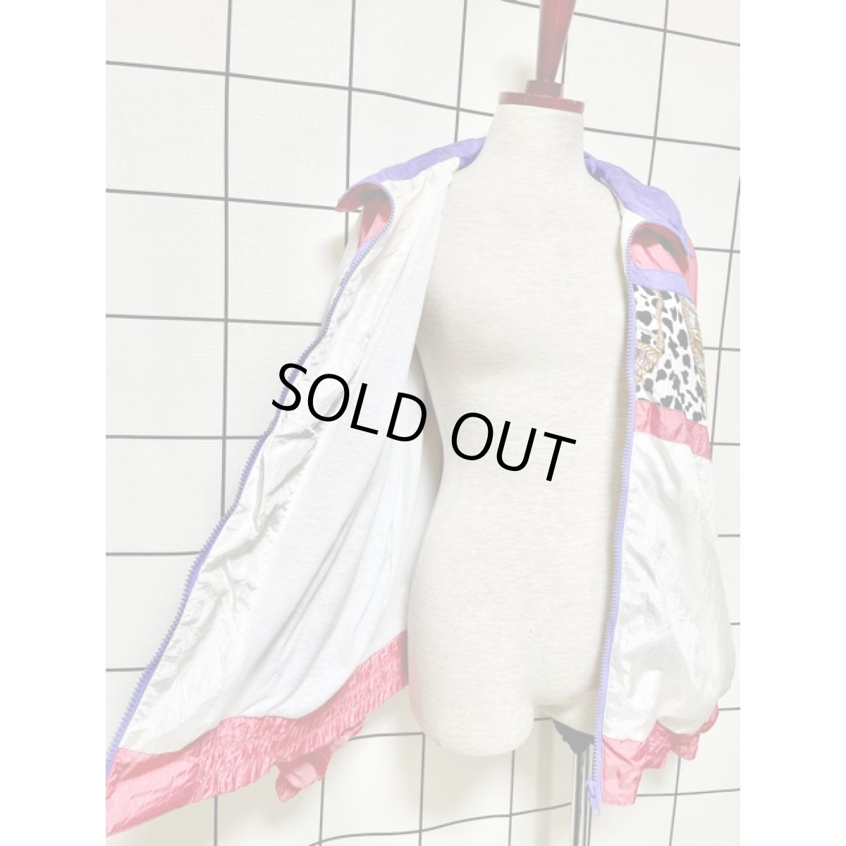 画像10: スカーフ柄 ピンク ホワイト パープル ジップアップ USA古着 ブルゾン ジャンパー ヴィンテージナイロンジャケット (10)