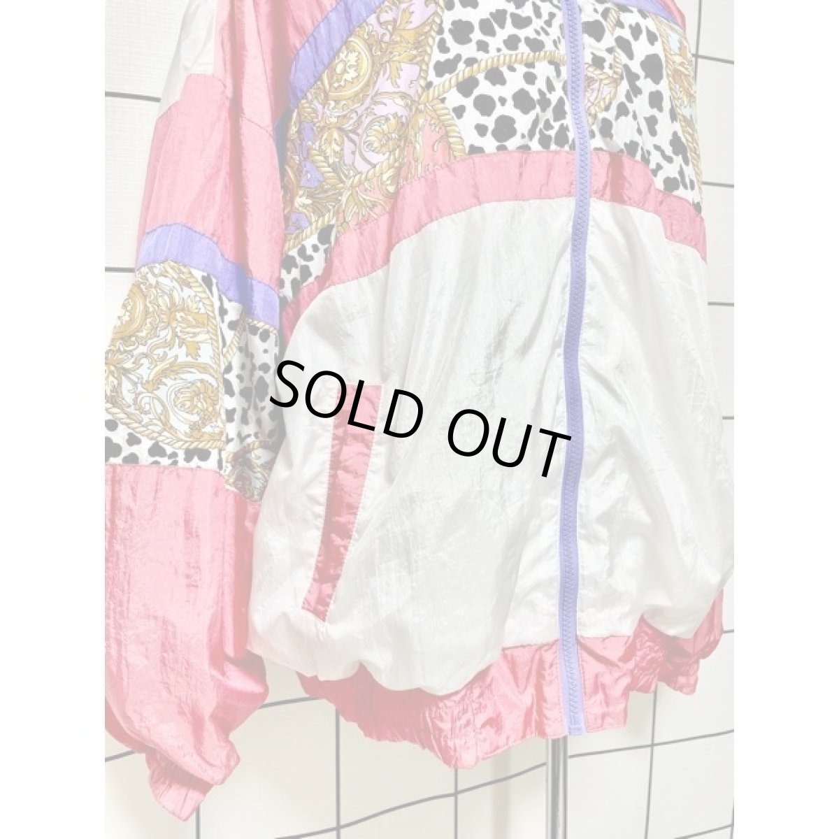 画像8: スカーフ柄 ピンク ホワイト パープル ジップアップ USA古着 ブルゾン ジャンパー ヴィンテージナイロンジャケット (8)