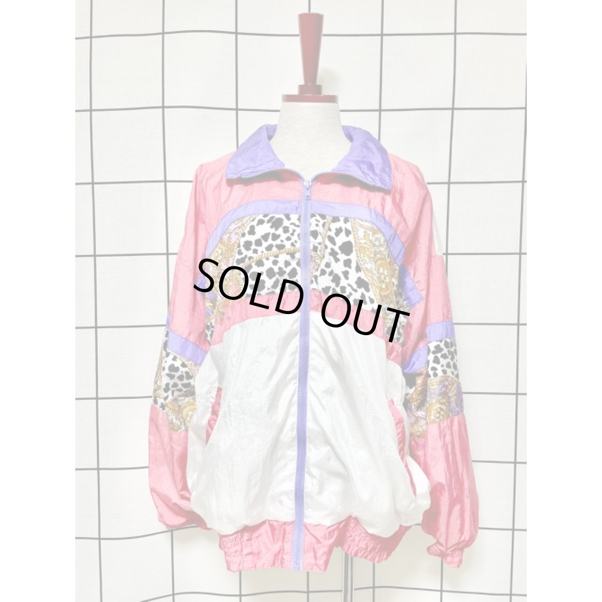 画像2: スカーフ柄 ピンク ホワイト パープル ジップアップ USA古着 ブルゾン ジャンパー ヴィンテージナイロンジャケット (2)