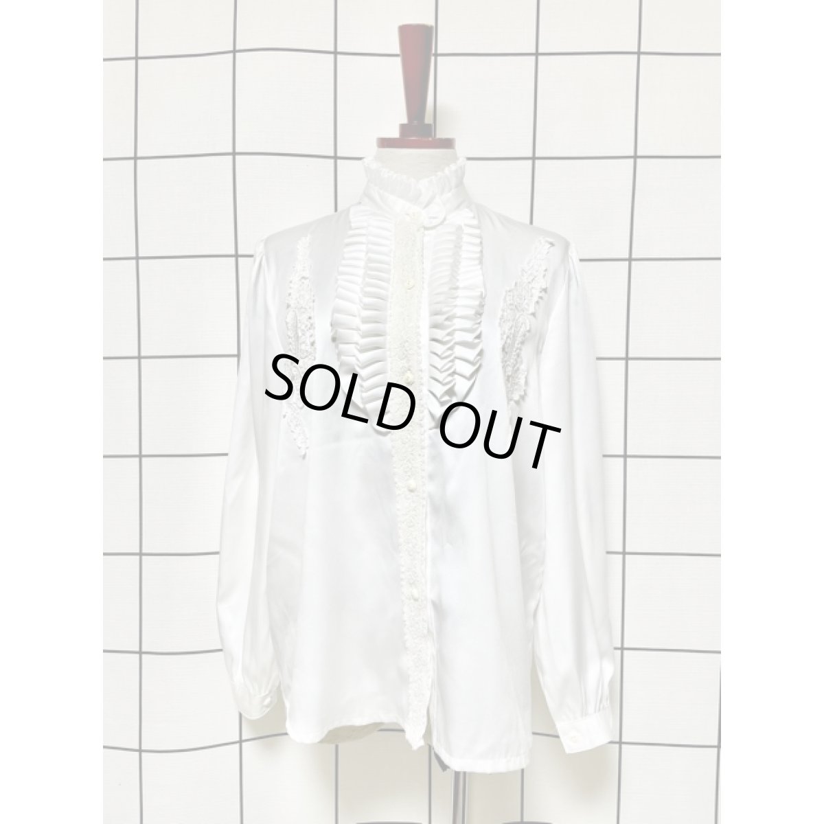 画像2: 贅沢なフロントフリル レース装飾 スタンドカラー ホワイト 昭和レトロ 国産古着 長袖 シャツ ブラウス (2)